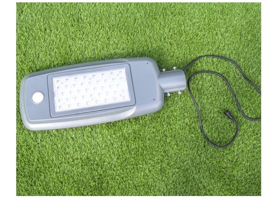 돌릴수 있는 태양 전지판과 가진 튼튼한 태양 강화된 LED 가로등 5500K IP65 50W